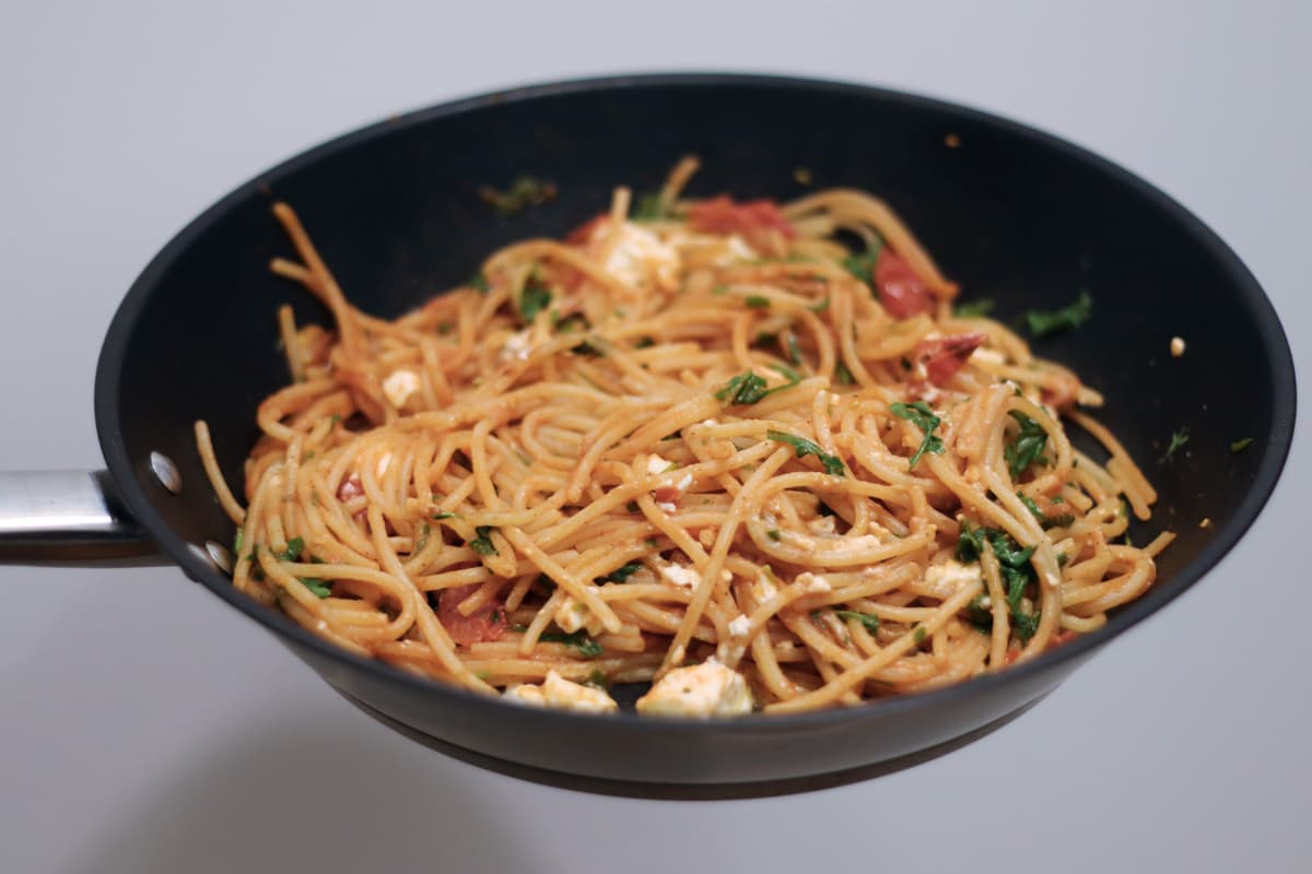 Nudelpfanne mit Rucola